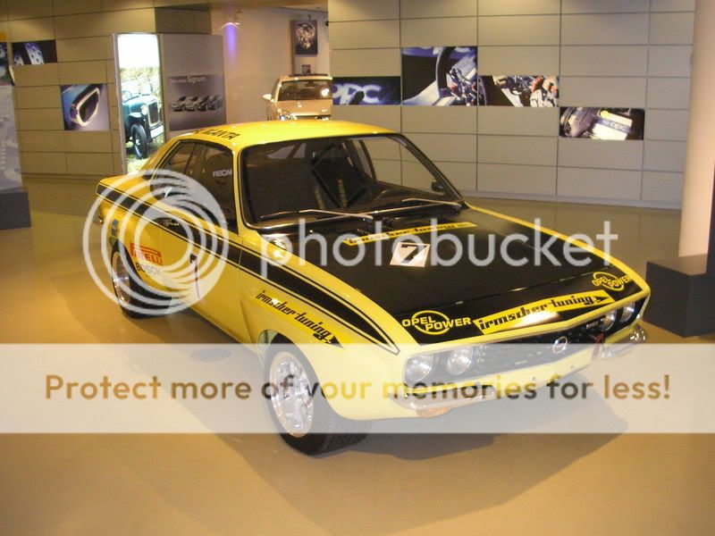 800px-Opel_Manta.jpg