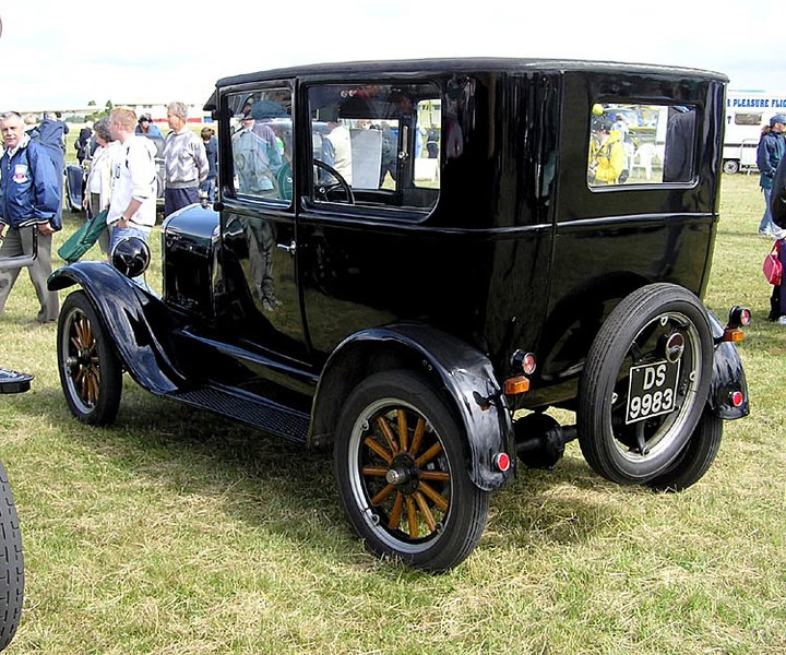 720px-1925.ford.model.t.arp.750pix.jpg